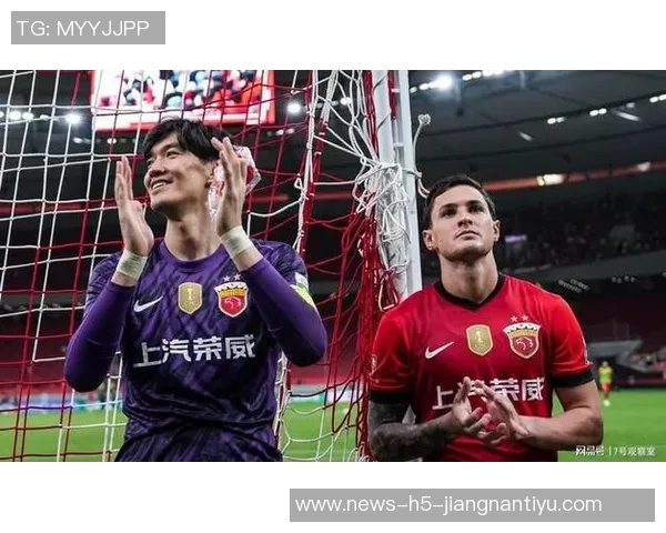 颜骏凌与偶像范德萨合影感慨万分：追梦路上的每一步都值得珍惜